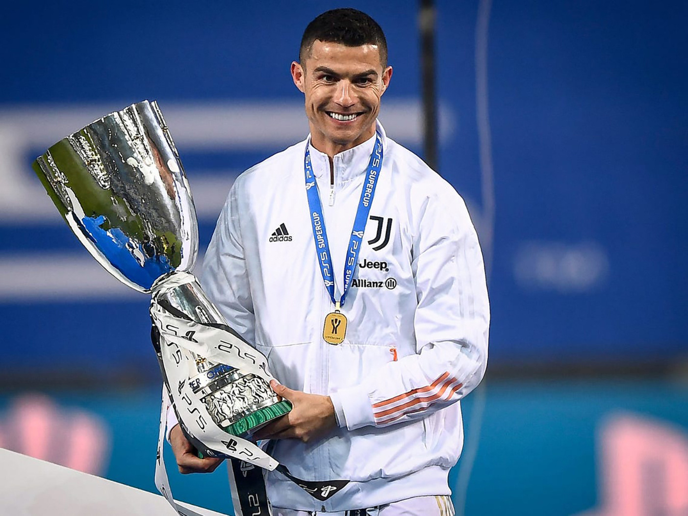 Ronaldo xuất sắc giành giải "Cầu thủ xuất sắc năm" 