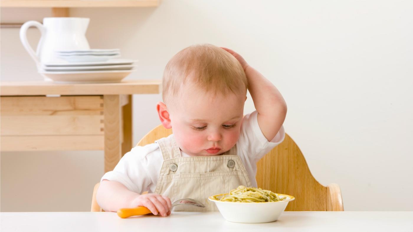 Các mẹ không nên cho con ăn những loại thực phẩm nào vào buổi tối?