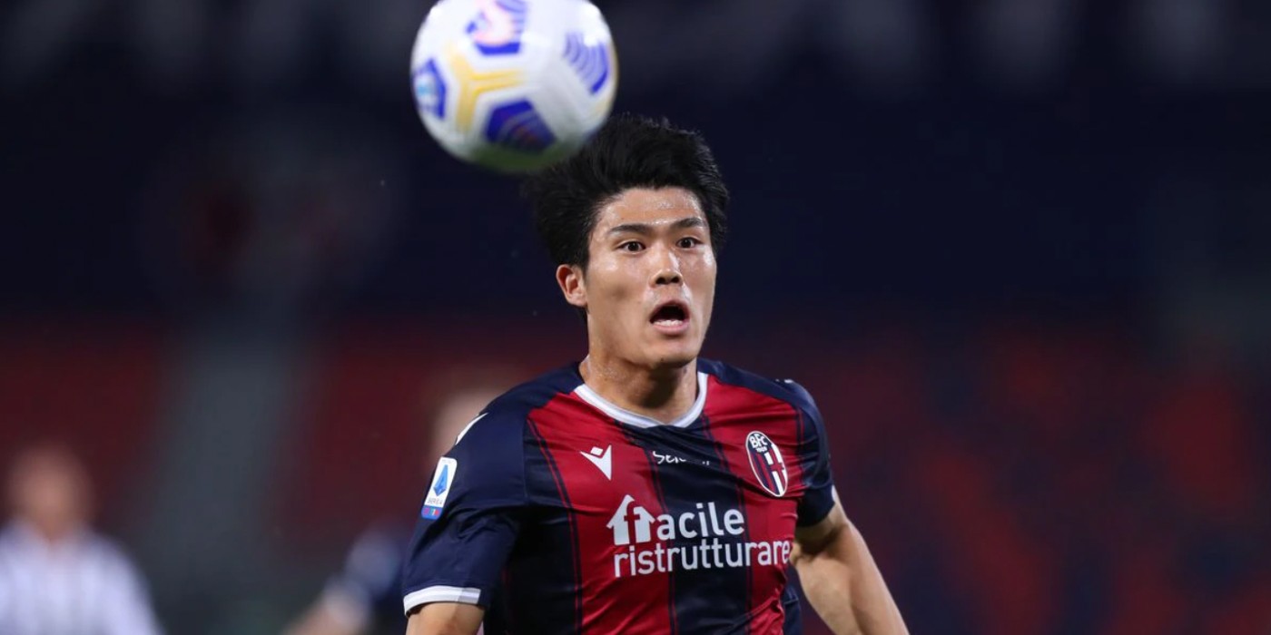 Arsenal chính thức chiêu mộ trung vệ Takehiro Tomiyasu từ Bologna